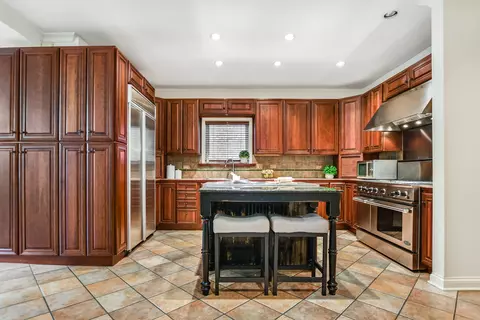3726 N Wayne Ave, Chicago, IL 60613 photo 12