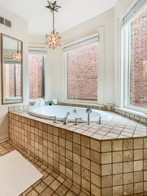 3726 N Wayne Ave, Chicago, IL 60613 photo 27