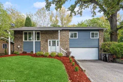 12 Oak St, Port Barrington, IL 60010