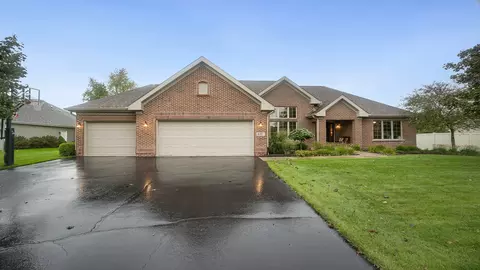 6207 Schaumburg Ln, Roscoe, IL 61073