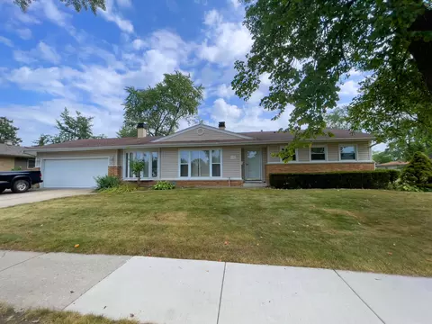 173 Crest Ave, Elk Grove Village, IL 60007