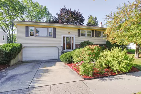 795 Bernard Dr, Buffalo Grove, IL 60089
