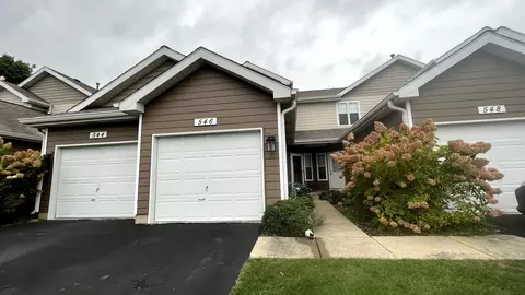 546 Woodhaven Dr, Mundelein, IL 60060