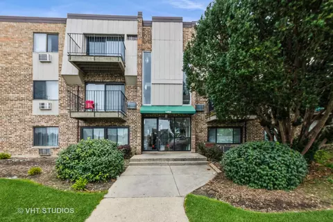 1493 N Winslowe Dr #303, Palatine, IL 60074