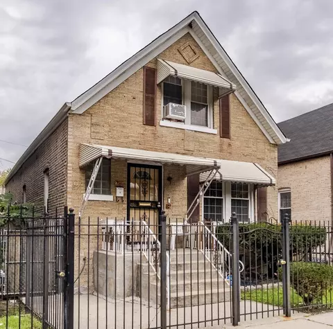 704 N Trumbull Ave, Chicago, IL 60624