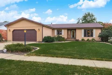 1509 Country Lake Dr, Champaign, IL 61821