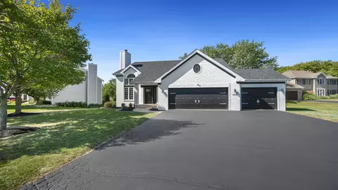 5048 Vail Dr, Caledonia, IL 61011