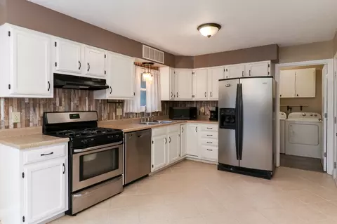 4 Haney Ct, Bloomington, IL 61701 photo 8