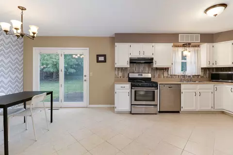 4 Haney Ct, Bloomington, IL 61701 photo 5