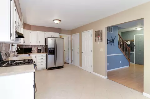 4 Haney Ct, Bloomington, IL 61701 photo 9