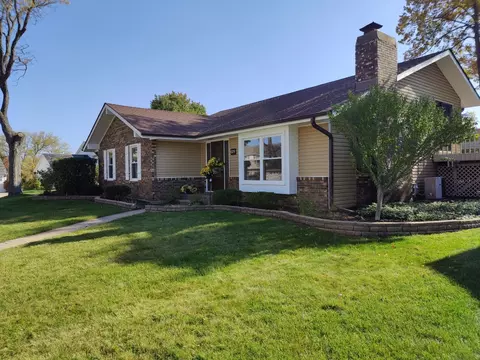 629 Paddock Ln, Libertyville, IL 60048