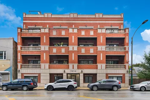 2540 W Diversey Ave #202, Chicago, IL 60647