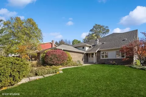 7819 Pine Pkwy, Darien, IL 60561