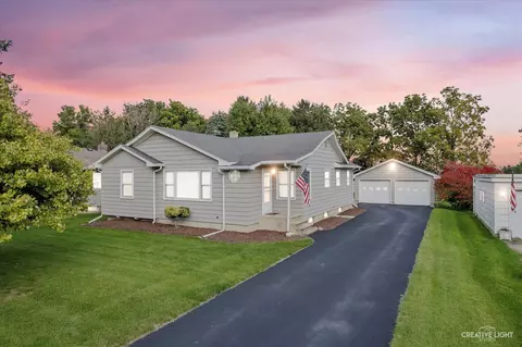 330 N Oak St, Waterman, IL 60556