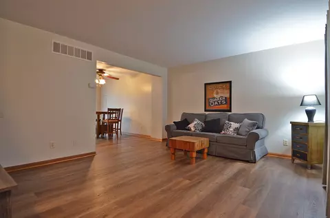 1018 Quail Dr, Morris, IL 60450 photo 2
