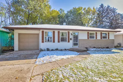 125 Wilshire Dr, Wheeling, IL 60090