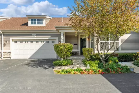 2813 Normandy Cir, Naperville, IL 60564