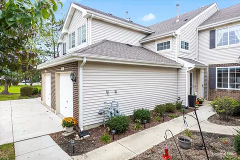 179 Cripple Creek Ct #1, Schaumburg, IL 60194