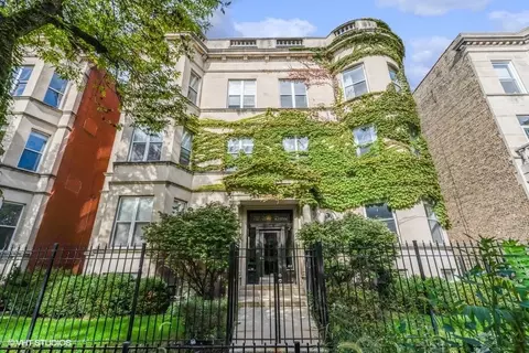 712 W Roscoe St #2D, Chicago, IL 60657