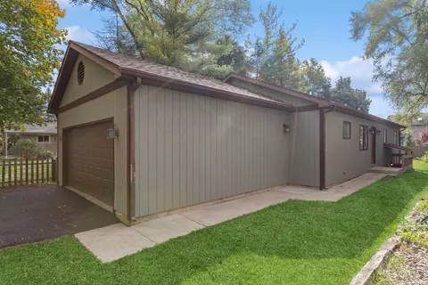 21375 W Willow Rd, Lake Zurich, IL 60047