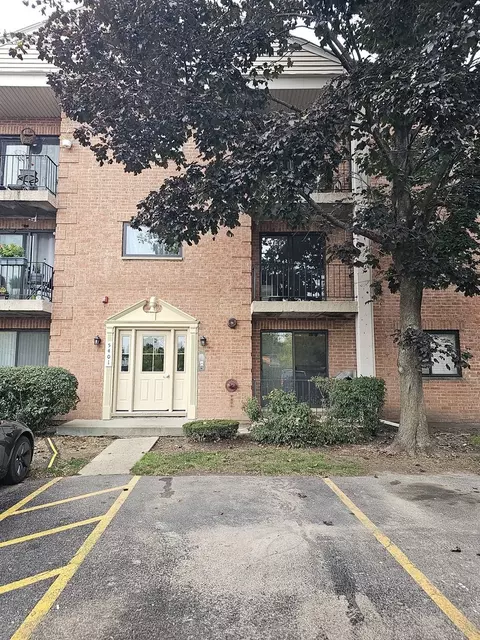 5401 Chateau Dr #4, Rolling Meadows, IL 60008 photo 1