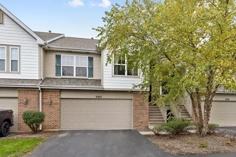 2907 Saganashkee Ln, Naperville, IL 60564