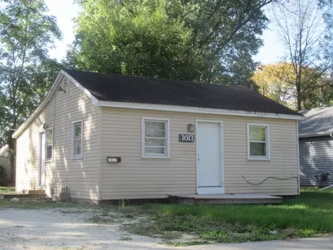 1011 W Eureka St, Champaign, IL 61821