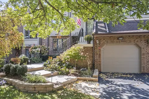 1029 Mistwood Ln, Downers Grove, IL 60515