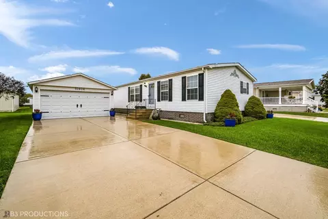 10906 Turnberry Dr, Frankfort, IL 60423