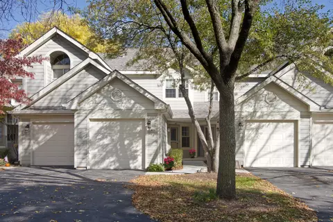 385 W Hamilton Dr, Palatine, IL 60067
