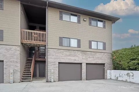 705 Dean Dr #G, South Elgin, IL 60177