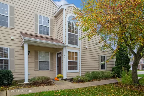 3 Polk Ct #B, Streamwood, IL 60107