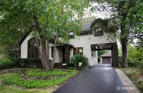 808 Grove Ave, Waukegan, IL 60085