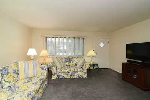 850 N Norman Ln, Wheeling, IL 60090 photo 13
