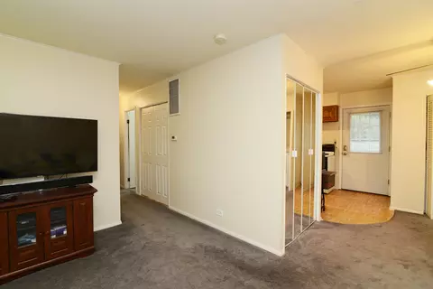 850 N Norman Ln, Wheeling, IL 60090 photo 10