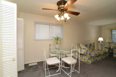 850 N Norman Ln, Wheeling, IL 60090 photo 8