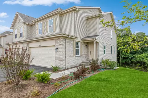 704 W Oak Hollow Rd # r, Crystal Lake, IL 60014