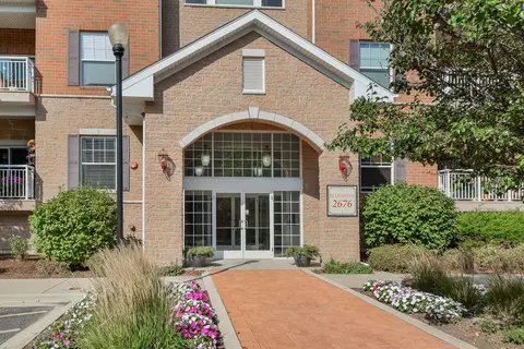 2676 Stone Cir #103, Geneva, IL 60134
