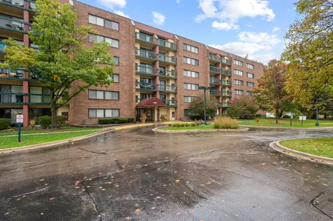 1800 Huntington Blvd #402, Hoffman Estates, IL 60169