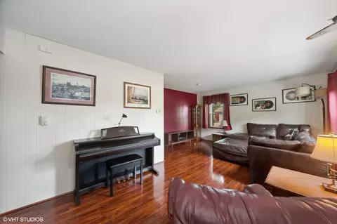 205 Wheeling Ave, Wheeling, IL 60090 photo 3