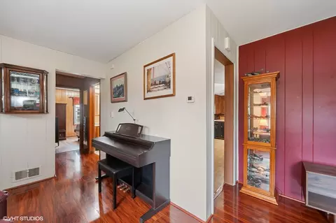 205 Wheeling Ave, Wheeling, IL 60090 photo 7