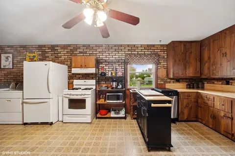 205 Wheeling Ave, Wheeling, IL 60090 photo 9