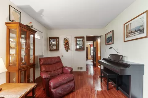 205 Wheeling Ave, Wheeling, IL 60090 photo 6