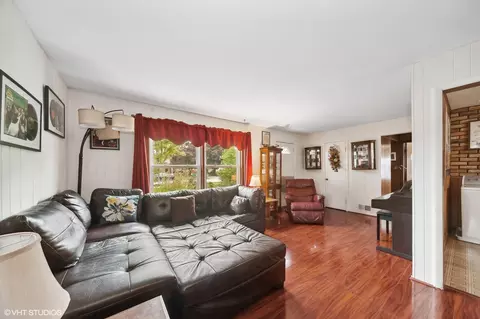 205 Wheeling Ave, Wheeling, IL 60090 photo 5