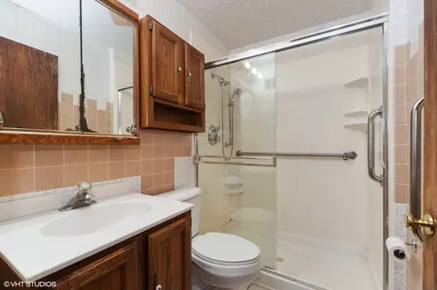 205 Wheeling Ave, Wheeling, IL 60090 photo 17