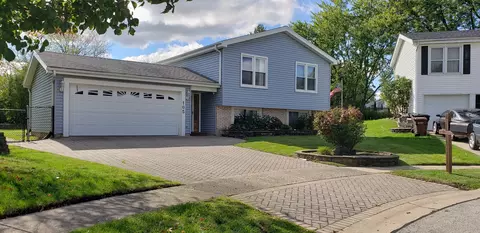 105 Harding Ct, Glendale Heights, IL 60139