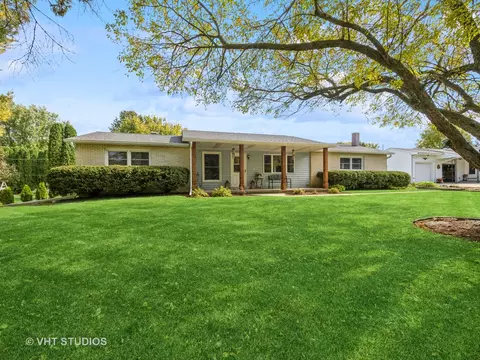 1950 Elfran Dr, Sycamore, IL 60178