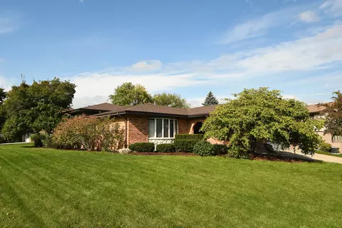 45 W Peiffer Ave, Lemont, IL 60439