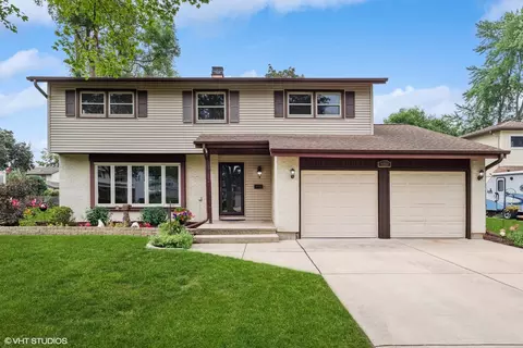 1113 E Dogwood Ln, Mount Prospect, IL 60056