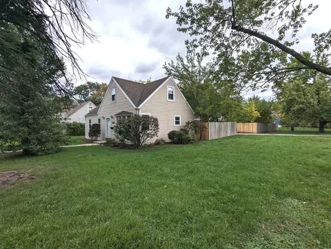1811 Pratt St, Des Plaines, IL 60018